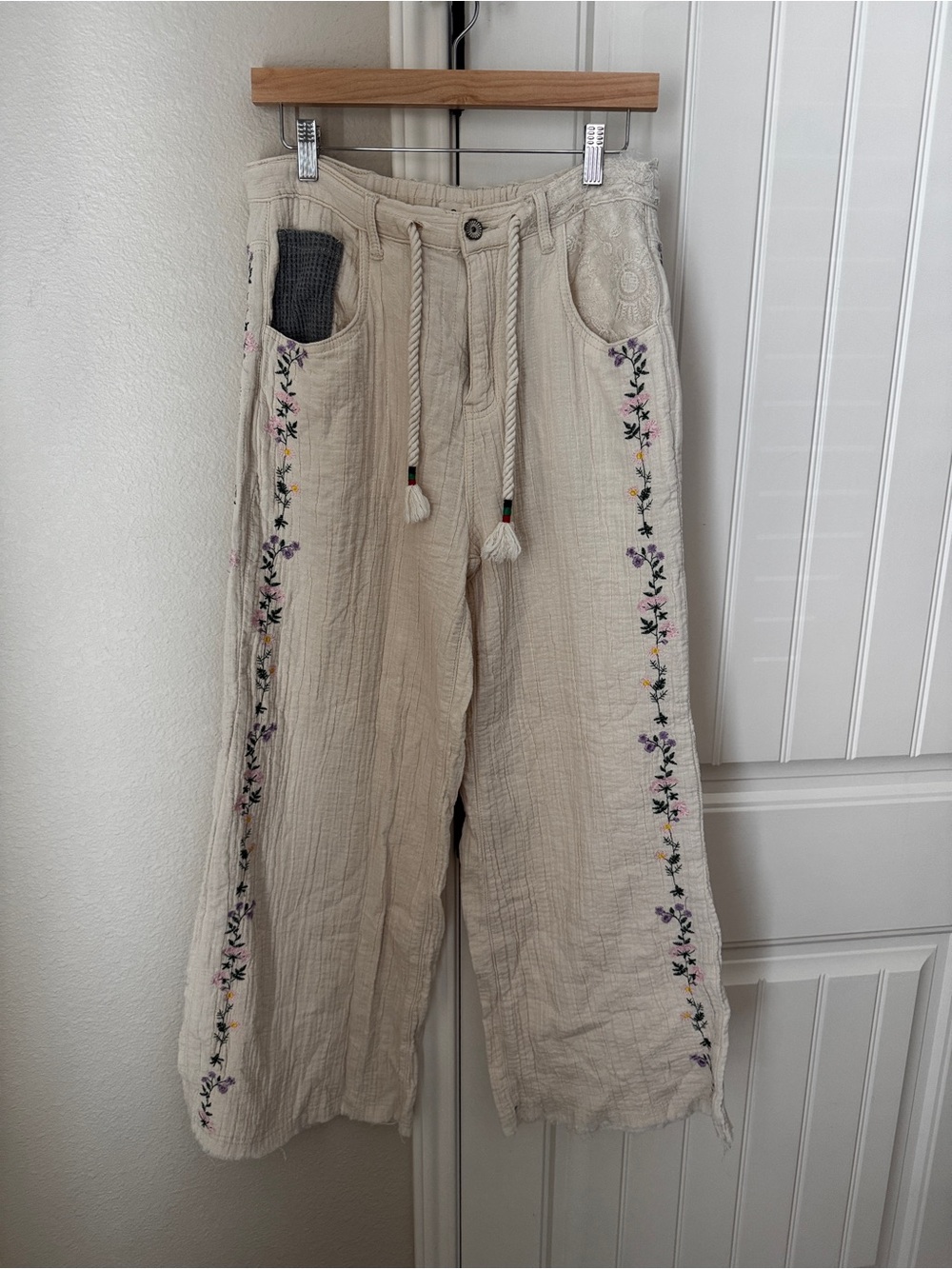 POL Womens Medium Cream Embroidered Floral Wide Leg Pants Boho Cotton Drawstring